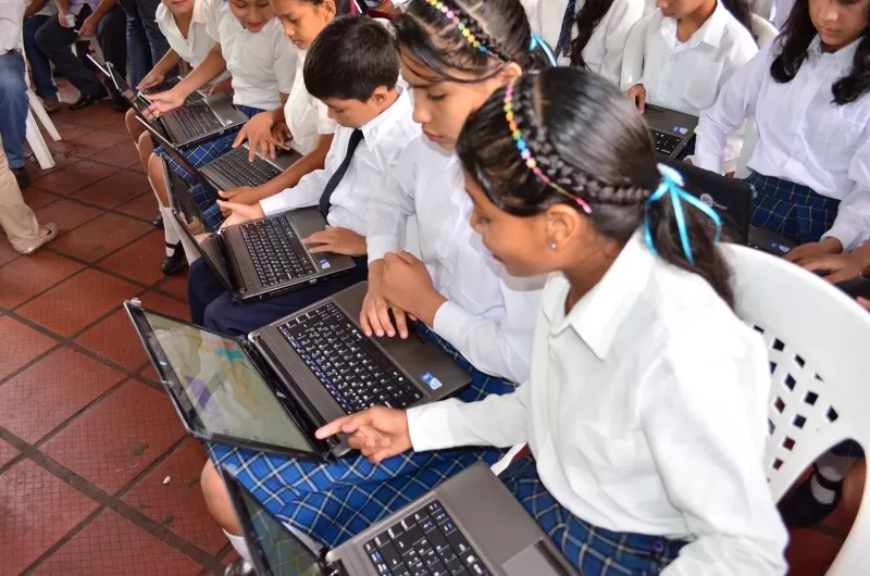 560 computadores recibieron los estudiantes del departamento de Arauca.